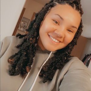 Meet your Posher, Deidra